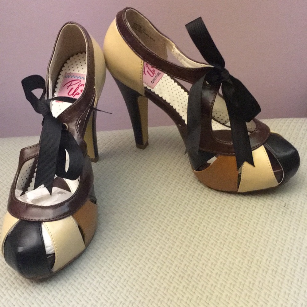 Beautiful platforms( NWOT)